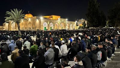 40 ألفا يؤدون صلاتي العشاء والتراويح في المسجد الأقصى