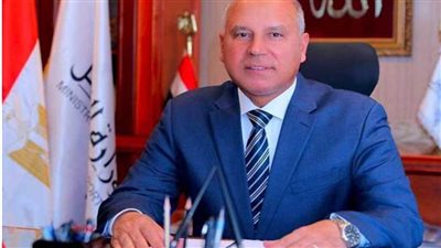 وزير النقل يتابع تنفيذ مشروع تطوير ميناء السخنة 