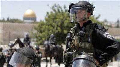 ميليشيا الاحتلال تدنس الأقصى باقتحامه وتعتدي على المُتعكفين وتخليهم بالقوة