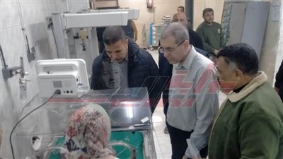 سكرتير عام المنيا يتفقد حضانة خاصة للاطمئنان على حالة الأطفال المبتسرين.. صور