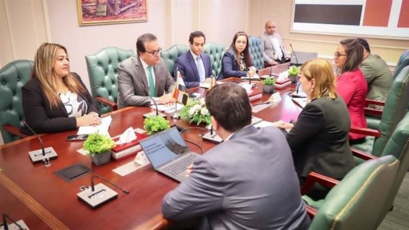 اجتماع وزير الصحة