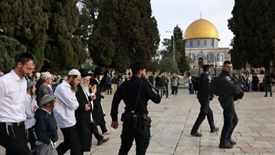عاجل.. مُستوطنون يقتحمون الأقصى ويؤدون طقوسًا تلمودية في باحاته بحماية شرطة الاحتلال الإسرائيلي