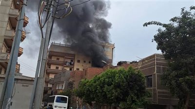 نشوب حريق في مخزن أسفنج داخل عقار بالدقهلية