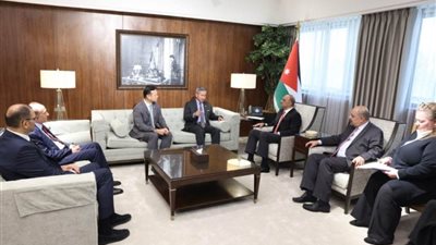 رئيس الوزراء الأردني يلتقي وزير الخارجية السنغافوري