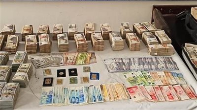 الداخلية تضبط عصابة من القائمين على تجارة النقد الأجنبي بحوزتهم عملات بـ80 مليونًا