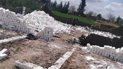 تنفيذ إزالة لحالة تعدٍّ بالبناء المخالف بمركز ومدينة القنطرة غرب