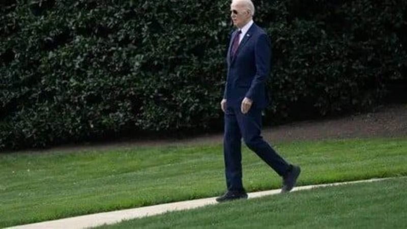 بايدن بالحذاء الجديد