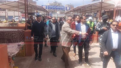 نقل وتسكين الباعة الجائلين من شوارع عاصمة كفر الشيخ إلى السوق المطور