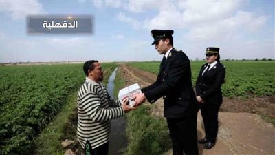  وزارة الداخلية تواصل توزيع عبوات غذائية 