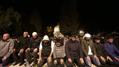 عاجل.. 30 ألف مصل يؤدون العشاء والتراويح في المسجد الأقصى المبارك