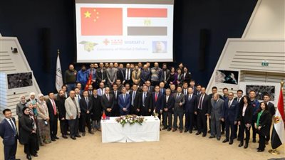 وكالة الفضاء المصرية ونظيرتها الصينية يوقعان بروتوكول تشغيل القمر الصناعي 