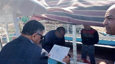 حملات تفتيشية على المراكب النيلية والمعديات بمركزي المنيا ديرمواس