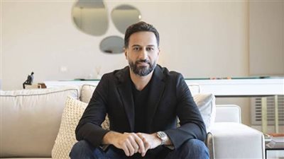 مجموعة سعيد القبيسي لربيع 2024.. ألوان زاهية وزهور راقصة على أنغام الكريب الناعم