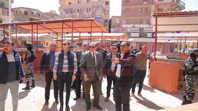 محافظ كفر الشيخ يتفقد أعمال نقل وتسكين الباعة الجائلين بالسوق الحضرية المطورة