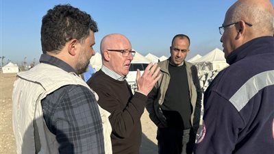 منسق الشؤون الإنسانية في فلسطين يزور مستشفيات غزة ويدعو الاحتلال لرفع العوائق أمام مساعدات غزة