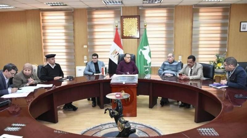 محافظ الشرقية خلال