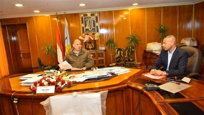 محافظ أسيوط يتابع آخر مستجدات توافر السلع الغذائية بالمراكز لمحاربة الاحتكار