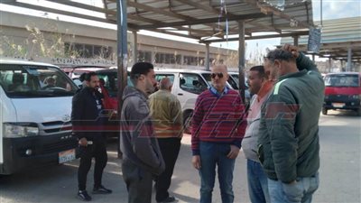 محافظ كفر الشيخ يوجه باستمرار تكثيف المرور على مواقف السيارات على مدار اليوم