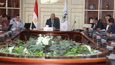 اجتماع لمتابعة لمشروعات الخطة في العام المالي الحالي ببني سويف