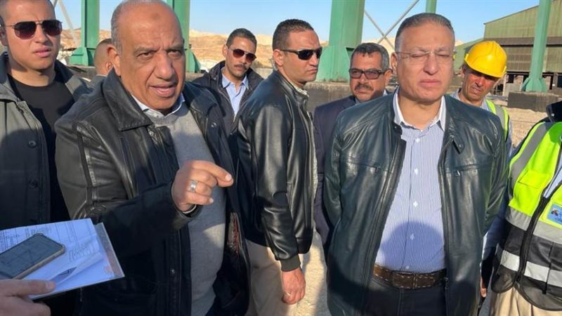 الوزير خلال الجولة