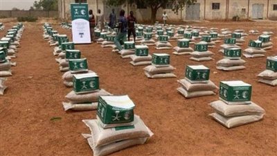 مركز الملك سلمان للإغاثة يوزع السلال الغذائية في السودان