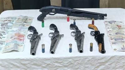 القبض على شخصين لحيازتهما أسلحة نارية بدون ترخيص 