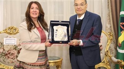 محافظ المنيا يستقبل السفيرة الأمريكية بالقاهرة لبحث سبل التعاون المشترك (صور)
