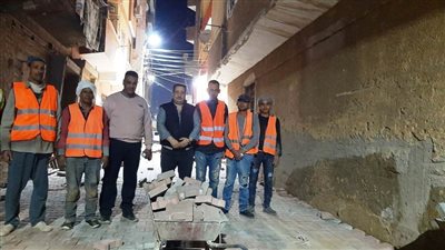  تركيب بلاط الإنترلوك بـ15 شارع فرعي بمنطقة الجوازات بحي غرب سوهاج