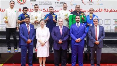 الأمريكية لوري أوكيمورا رئيسة الدولي للطائرة جلوس تشيد بدعم وزير الرياضة لذوي الهمم