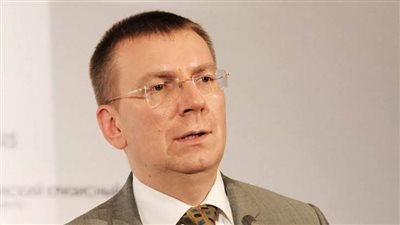 وزير خارجية لاتفيا يعلن استقالته وسط فضيحة سفره بطائرات خاصة لحضور اجتماعات رسمية