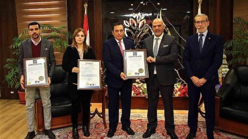 جانب من تسليم شهادات