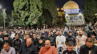 عاجل.. 70 ألفا يؤدون صلاتي العشاء والتراويح في المسجد الأقصى