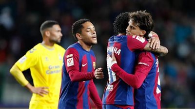 برشلونة يفوز على لاس بالماس بصعوبة ويقلص الفارق مع ريال مدريد على الصدارة