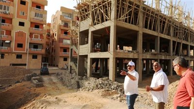 محافظ أسوان يتفقد إنشاء مجمع مدارس الأحمدية للتعليم الأساسى بتكلفة 45.5 مليون جنيه 