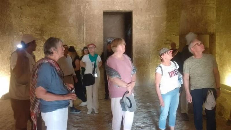 وفد سياحي متعدد الجنسيات