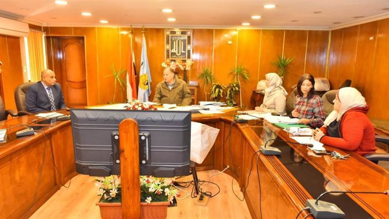 جانب من لقاء المحافظ