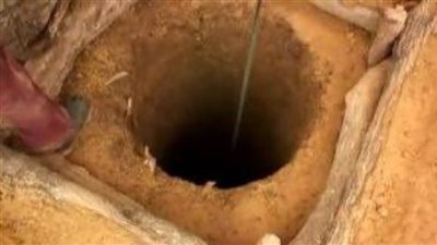 عاجل| على طريقة الطفل المغربي ريان.. سقوط منياوي في بئر بمنطقة صحراوية