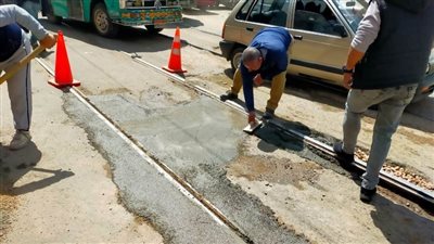 محافظ الإسكندرية يتابع أعمال ترميم الحفر والمطبات بالشوارع الرئيسية والجانبية