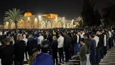 200 ألف مصلٍّ يؤدون العشاء والتراويح بالمسجد الأقصى