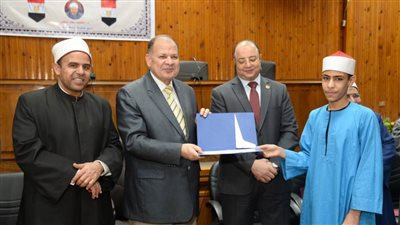 محافظ أسيوط يشهد احتفال مديرية الأوقاف بليلة القدر ويكرم 80 فائزاً