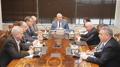 وزير الزراعة يبحث الاستفادة من البحث العلمي في مكافحة الآفات الزراعية