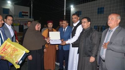 محافظ مطروح يكرم الأم المثالية في احتفالية المصريين الأحرار