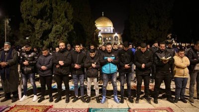 عاجل.. 25 ألفا يؤدون صلاتي العشاء والتراويح في الأقصى