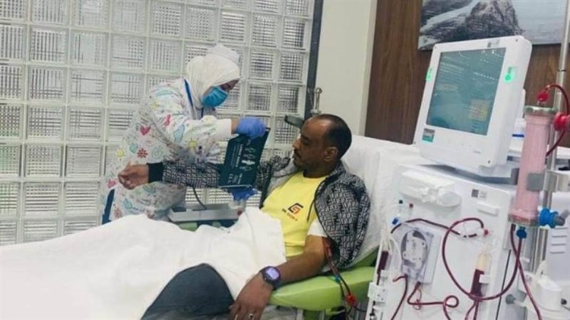 أحد المرضى يتلقى