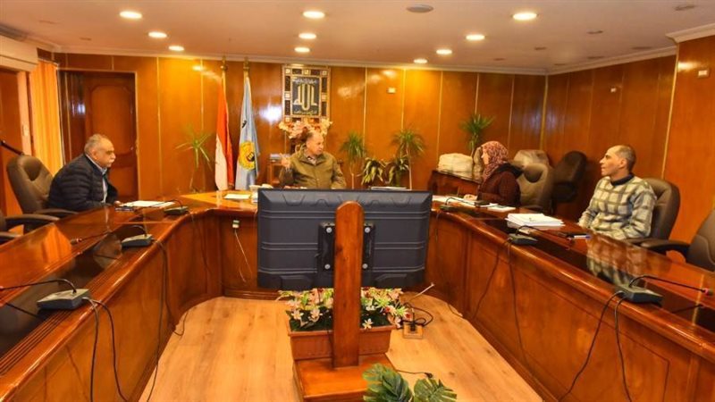 جانب من اجتماع المحافظ