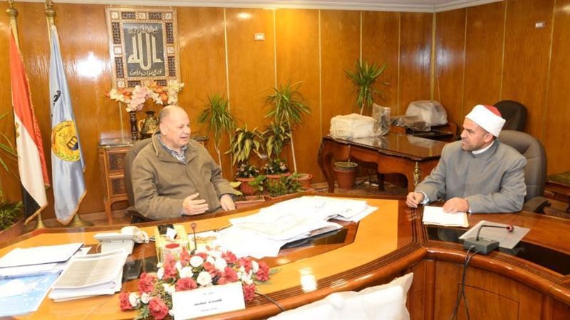 محافظ أسيوط خلال