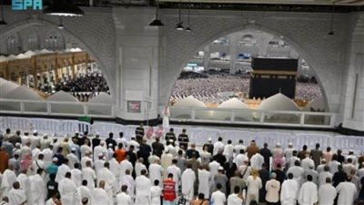أكثر من مليونين ونصف المليون من ضيوف الرحمن يشهدون ختم القرآن الكريم بالمسجد الحرام 