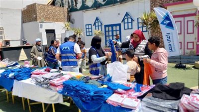 راعي مصر عضو التحالف الوطني توزع ملابس العيد على ٥ آلاف أسرة في المحافظات