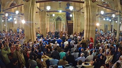 في آخر تراويح من شهر رمضان.. آلاف المصلين يملأون رحاب الجامع الأزهر