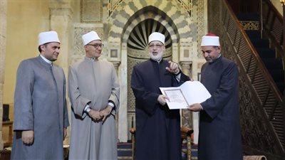  الضويني يكرم الأئمة والقائمين على تنفيذ برنامج فعاليات الجامع الأزهر